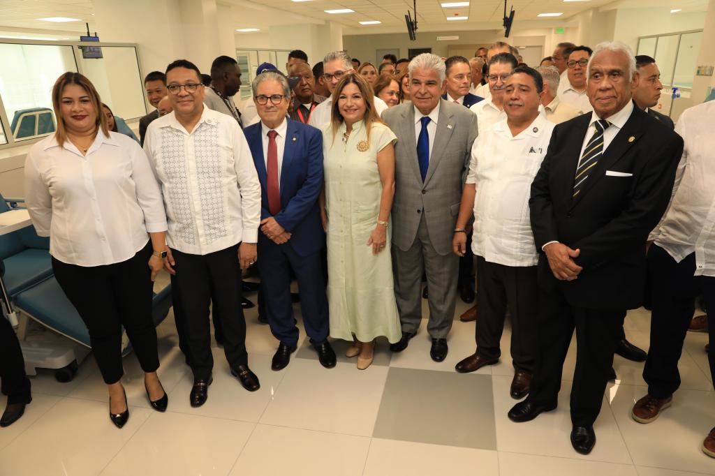 PRESIDENTE MULINO INAUGURA EL NUEVO HOSPITAL DE&nbsp;COLÓN