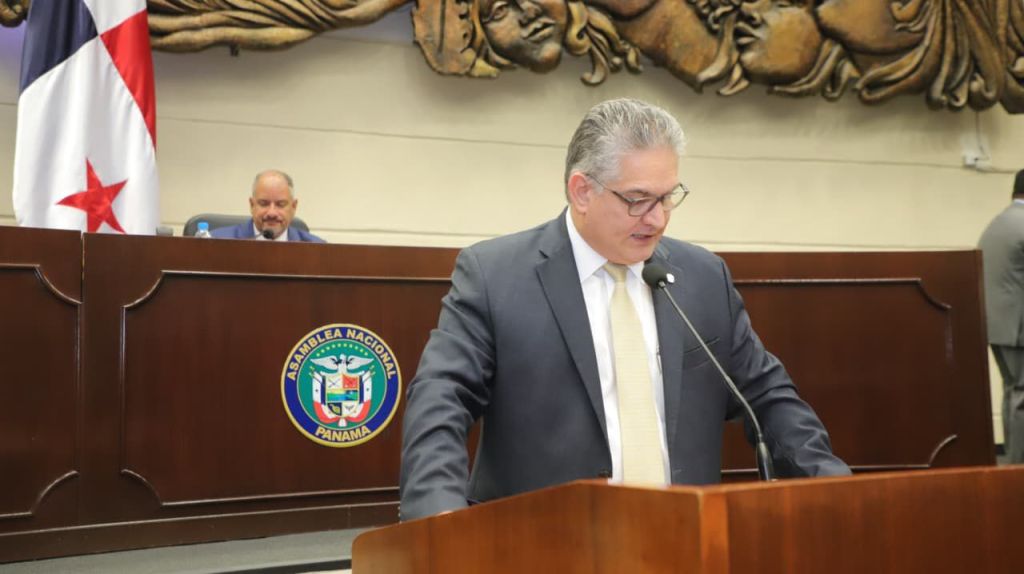 Ejecutivo presenta a la Asamblea Nacional proyecto que regula la Carrera&nbsp;Administrativa