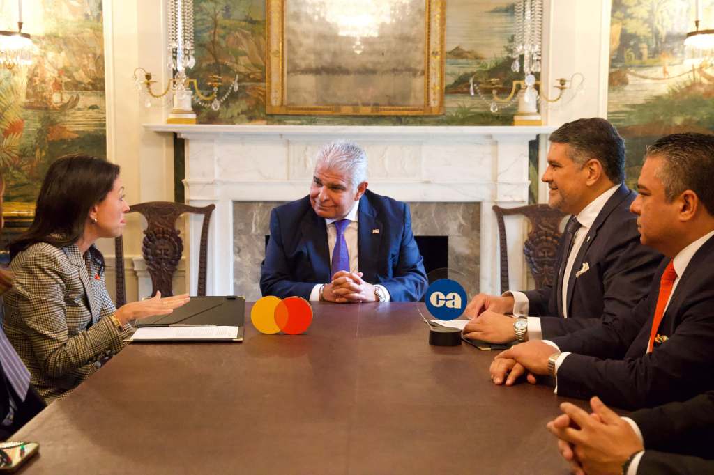 Presidente Mulino participa como testigo de honor-Caja de Ahorros y Mastercard firman acuerdo para digitalizar el pago de becas&nbsp;escolares