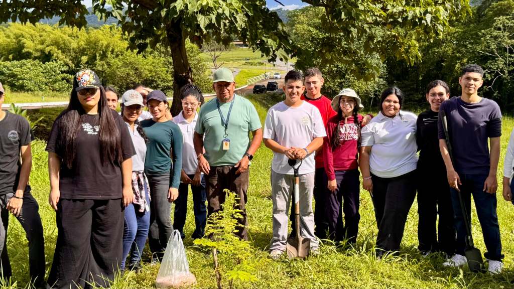 Seguimiento a reforestación en el Parque Metropolitano de David&nbsp;(PAMEDA)