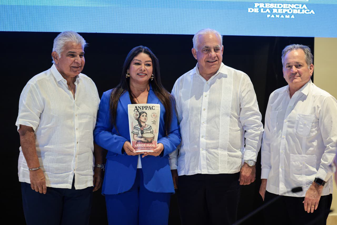 Mulino impulsa desarrollo en Veraguas y Chiriquí: nuevas obras, plan logístico nacional y laptops para universitarios