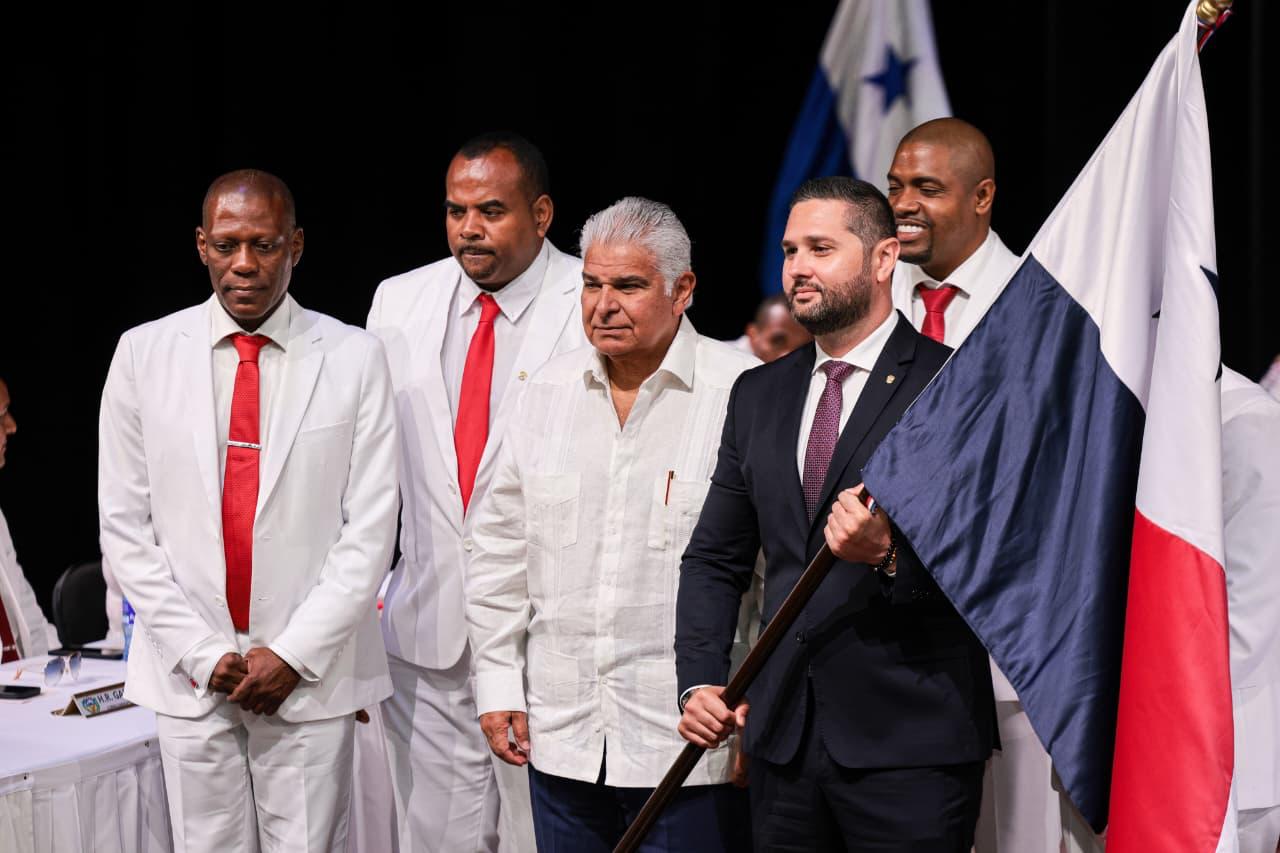Presidente Mulino encabeza actividades de las fiestas patrias en Colón
