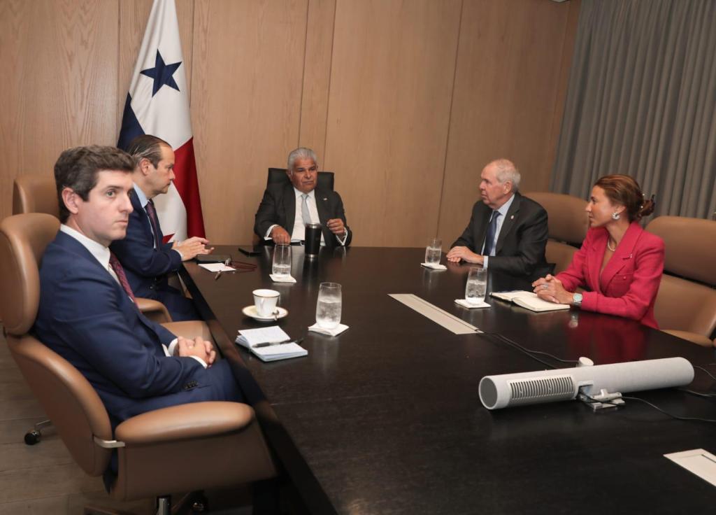 MULINO SE REÚNE CON EMBAJADORES DE PANAMA EN ESTADOS UNIDOS Y LA ONU