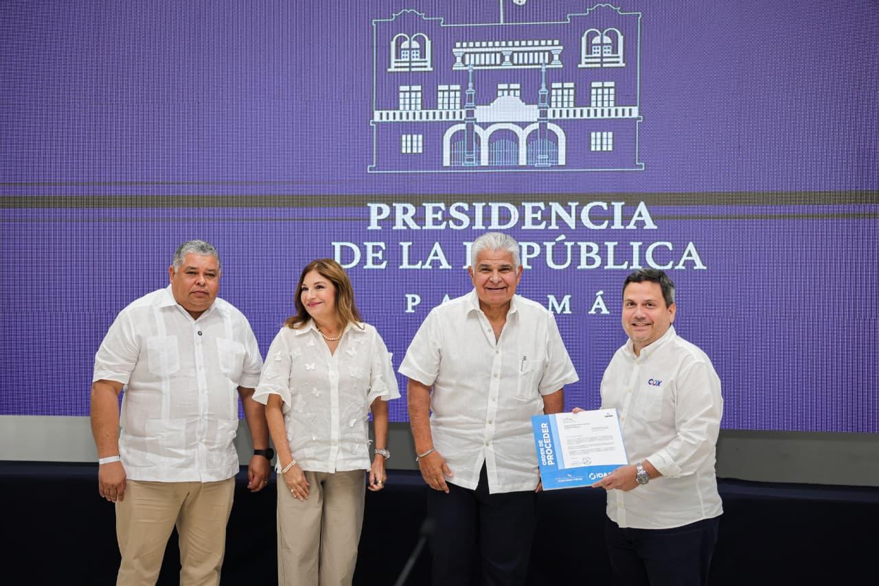 Presidente Mulino entrega orden de proceder para rehabilitación de la potabilizadora de Farallón