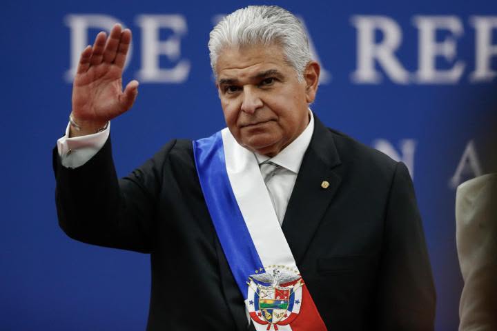 Panamá fortalece sus lazos con el mundo: Mulino recibe a 10 nuevos embajadores en el Palacio de Las Garzas