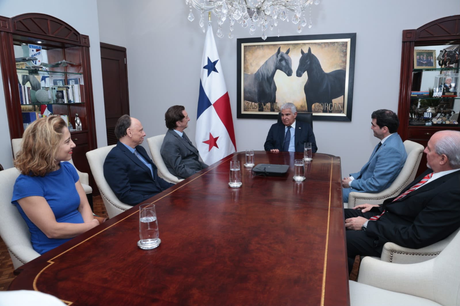 Mulino propone que la Universidad de Tulane establezca un centro de estudios marítimos y logísticos en Panamá